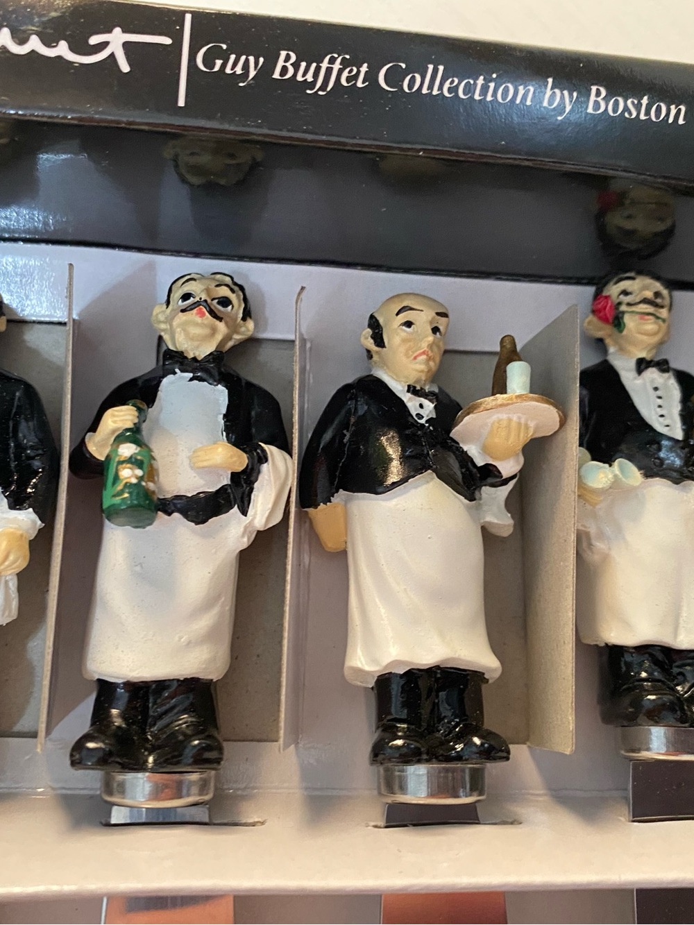 Boston Warehouse Black and White Chef spreader set